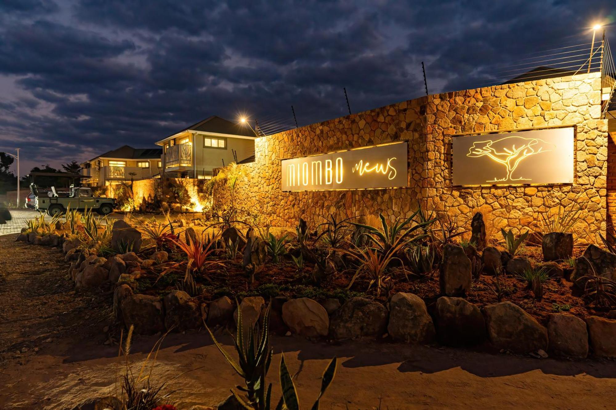Miombo Mews Apartment Victoria Falls Exterior photo