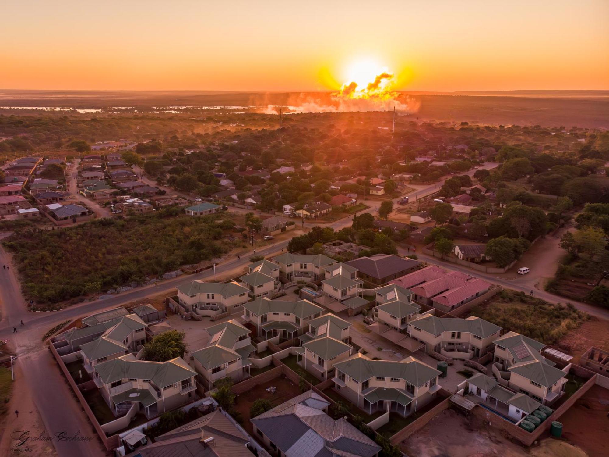 Miombo Mews Apartment Victoria Falls Exterior photo